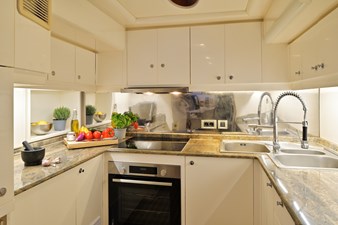 CLARITY 11 CLARITY galley