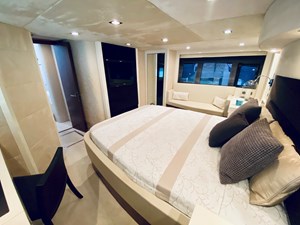 ESSENCE 68 69_2010 60ft Sunseeker Predator ESSENCE