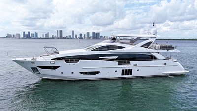 95 Raised Pilothouse 10 95' Azimut _ Drone-10