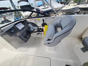 2022 Bayliner VR5 7 