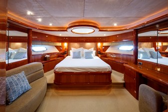 LADY YOUSRA 20 M/Y LADY YOUSRA SUNSEEKER 82 VIP Cabin