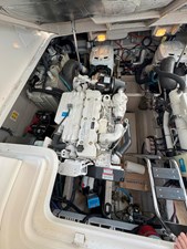 ALMAS DEL MAR 33 Starboard side engine