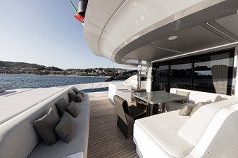 NEVER GIVE UP 9 Aft Deck Al Fresco Dining