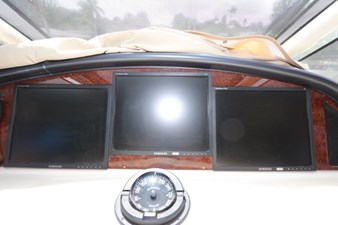 - 34 58-2004-Riviera-Enclosed-Flybridge-34