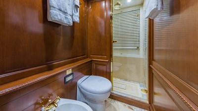 NAMASTE 19 Lower Deck Port VIP Ensuite