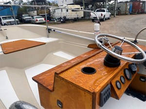 17 BOSTON WHALER 1976 8 