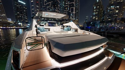 Sunseeker Superhawk 55  6 COCKPIT