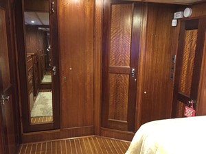 BLACK POWDER 10 MASTER STATEROOM VIEW HEAD