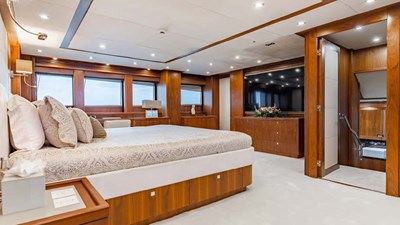 AQUARIUM 13 2009 Sunseeker 37 Metre Yacht