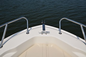 Boston Whaler 250 22 Bow Rail