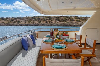 VYNO 11 Aft Deck