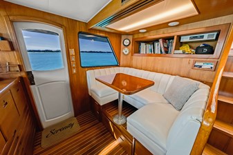 SERENITY 8 Wheelhouse Settee