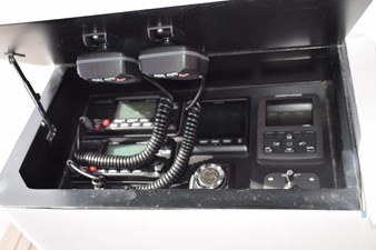 43' Jim Smith  7 Thruster, auto tabs, autopilot, spotlight, VHF radios  