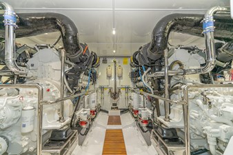 C'EST LA VIE 51 055 Engine Room facing Forward