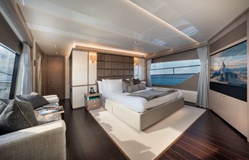 EOS 24 MASTER CABIN 