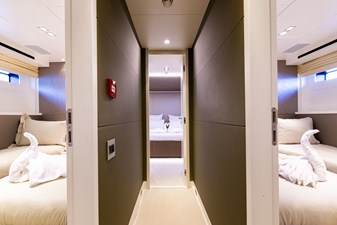 MANATEA 18 Interior corridor