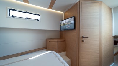 Freedom 29 VIP Cabin