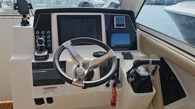 2019 Sailfish 325 DC 22 