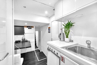 Ferretti Yachts Custom Line 94 100 