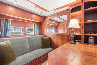 SEAS TO SEE 14 VIP Settee/Convertible Cabin