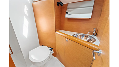2014 Jeanneau Sun Odyssey 349 19 