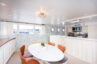 SOVEREIGN 20 Dining Area