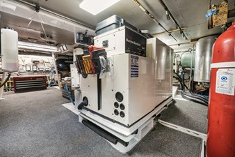 SHARK 24 Engine Room