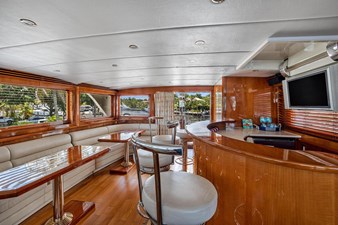 JEF82110L506 22 23_2006 82ft Jefferson Starship Pilothouse