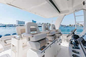 Boston Whaler 420 Outrage 39 