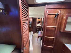 FAIRWAY 28 FORWARD CABIN LOOKING AFT