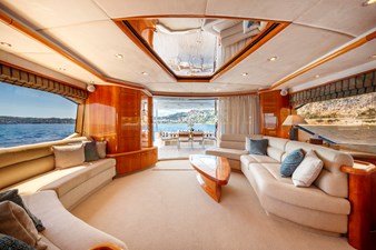 LADY YOUSRA 15 M/Y LADY YOUSRA SUNSEEKER 82 Main Salon