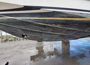 1998 Viking 46 Sports Cruiser 22 23