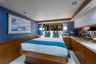 SUPERSTAR 31 GUEST STATEROOM / PORT