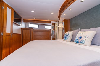 PARAIBA 30 Master Stateroom Looking Port (2)