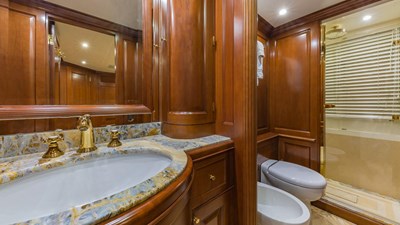 NAMASTE 20 Lower Deck Port VIP Ensuite