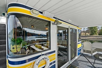2000 Sumerset House Boat 30 