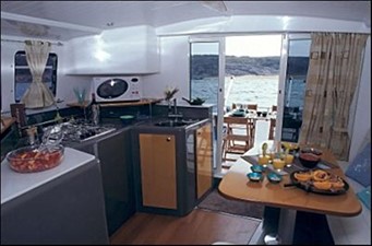35' 2007 Fountaine Pajot HIGHLAND 14 Interior