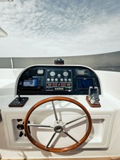 LAZIZA 69 Flybridge Helmstation