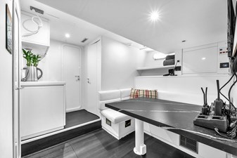 Ferretti Yachts Custom Line 94 96 