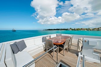 SERENITY 30 Sundeck