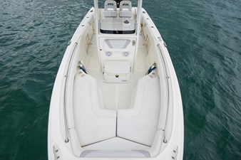 2015 Boston Whaler 220 Outrage 25 