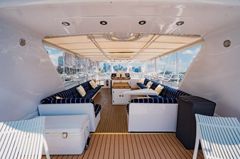 JUSTINE 13 17Exterior