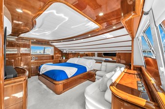Ferretti Yachts Custom Line 94 82 