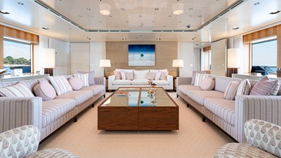 LOON 10 Loon 221' - Main Deck Salon