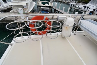 Six C One II 22 62-2000-Offshore-Yachts-Pilot-House-22