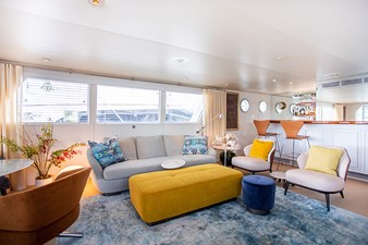 SOVEREIGN 17 Salon 