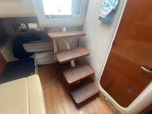 2009 SEA RAY 310 SUNDANCER  16 18-CABIN STEPS