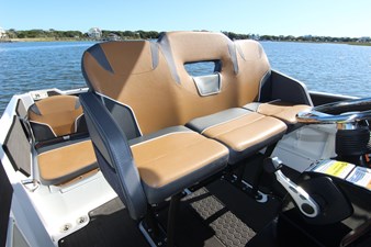 25' Scarab 255 Open ID 18 