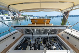 LOLA  47 Engine Room 