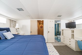 1984 Burger Raised Pilothouse 38 Aft Master Stateroom